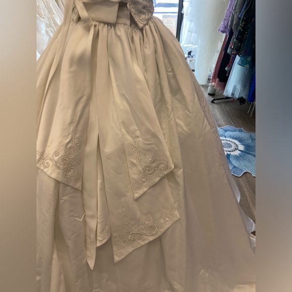 Vintage Maggie Sottero Wedding Dress - Picture 13 of 17